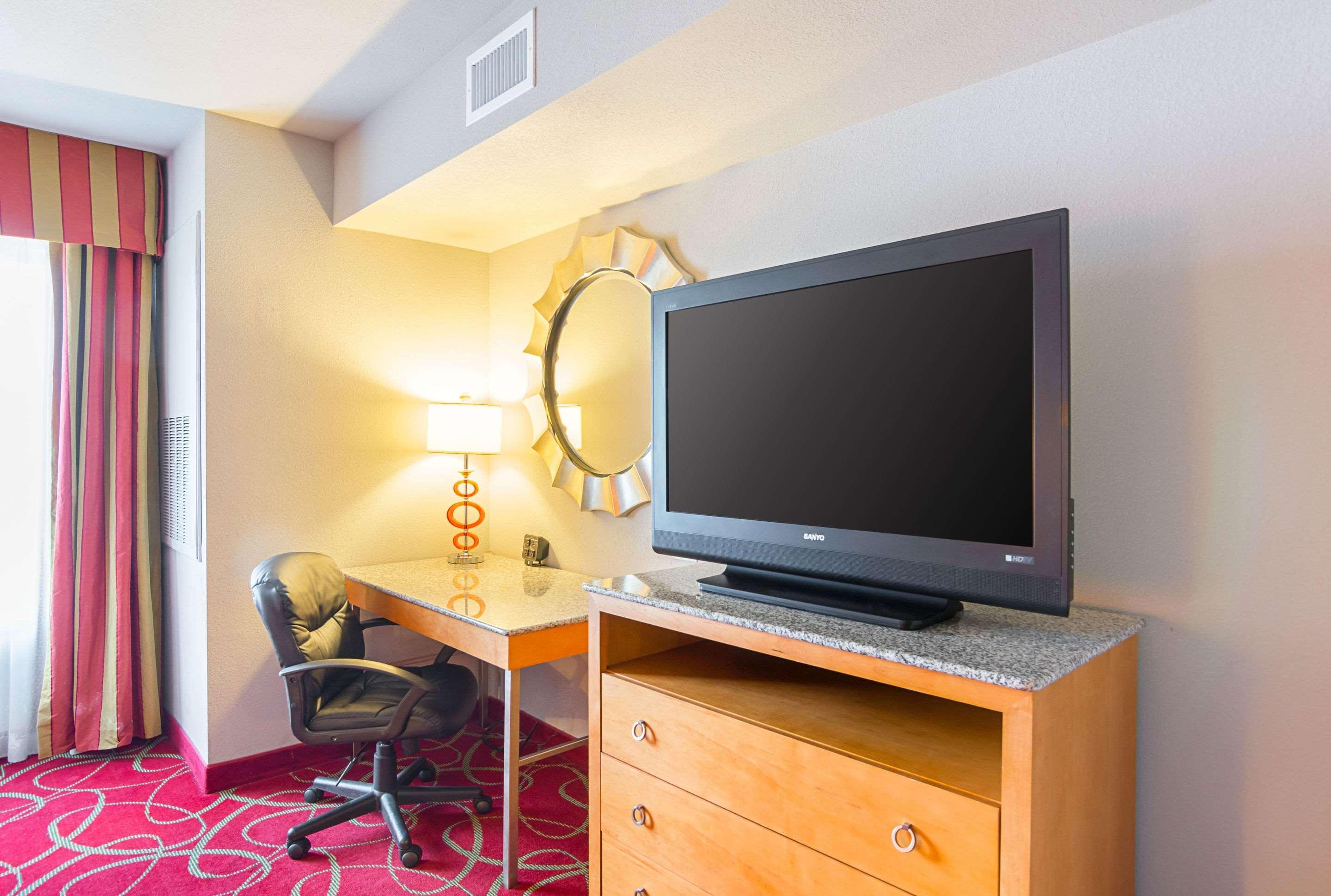 คอมฟอร์ต สวีท แอท เวอร์จิเนีย เซ็นเตอร์ คอมมอน Hotel เกลน อัลเลน ภายนอก รูปภาพ