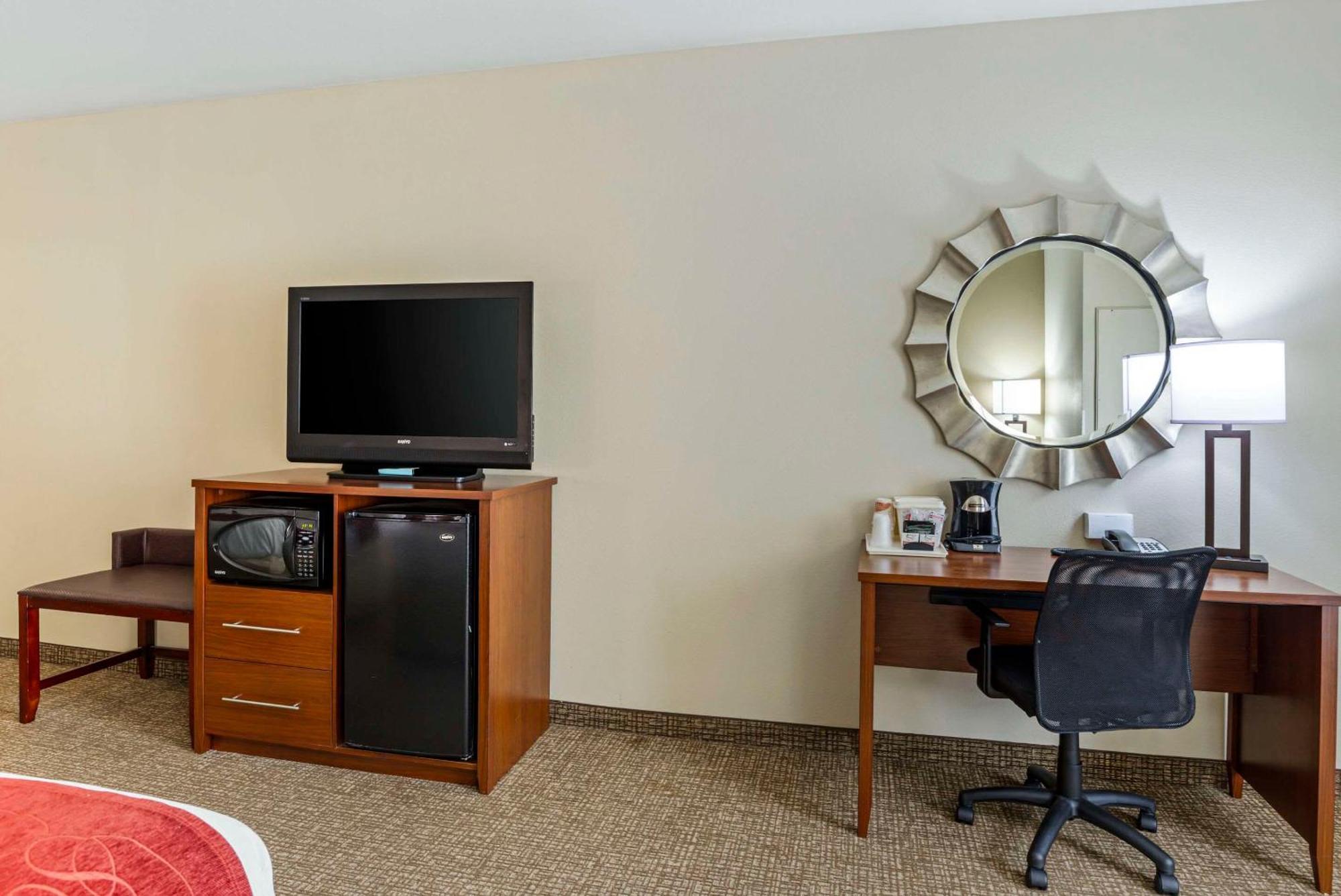 คอมฟอร์ต สวีท แอท เวอร์จิเนีย เซ็นเตอร์ คอมมอน Hotel เกลน อัลเลน ภายนอก รูปภาพ