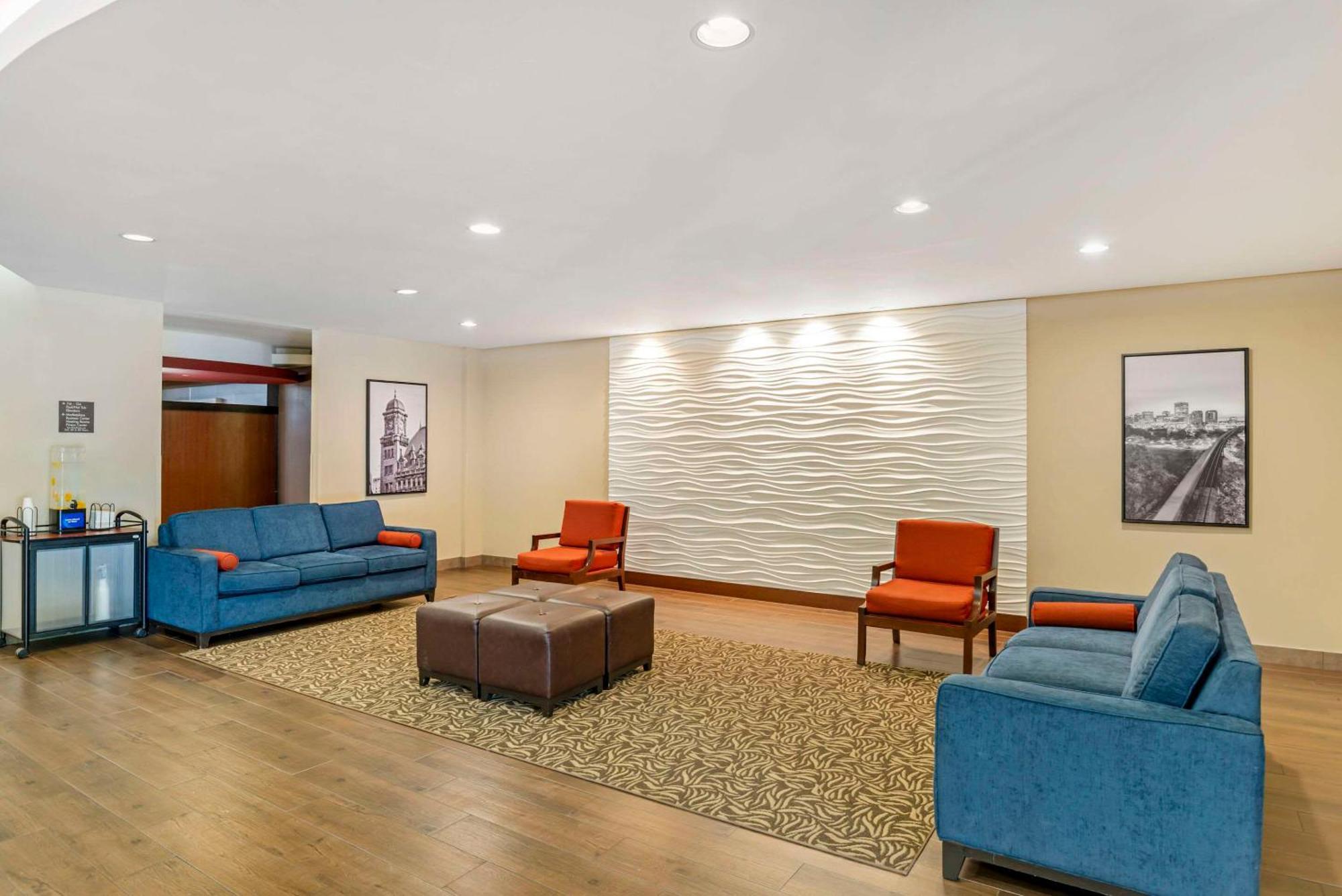 คอมฟอร์ต สวีท แอท เวอร์จิเนีย เซ็นเตอร์ คอมมอน Hotel เกลน อัลเลน ภายนอก รูปภาพ